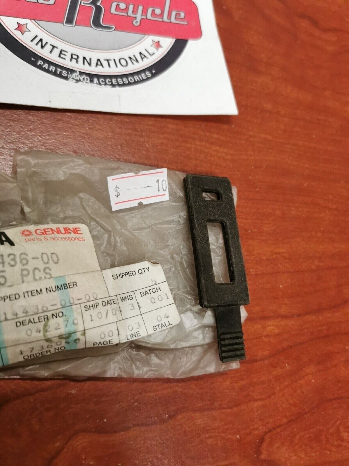 NOS Yamaha AIR BOX HOOK J10-14436-00-00 Y70