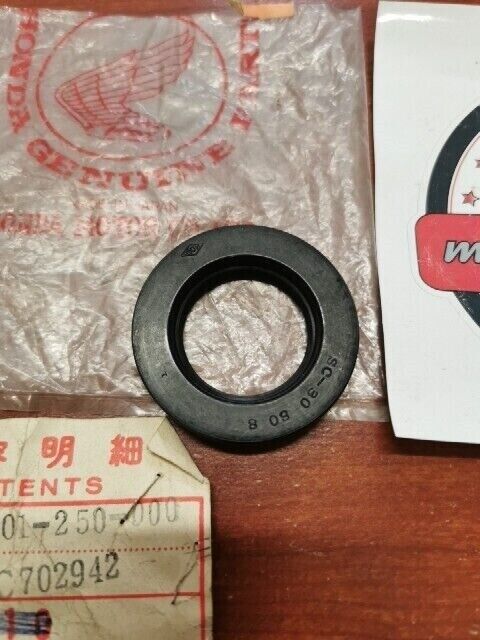 NOS Honda C70 C71 CS71 C75 C76 CS76 CE71 OIL SEAL 91201-250-000 SUB. C702942 H97
