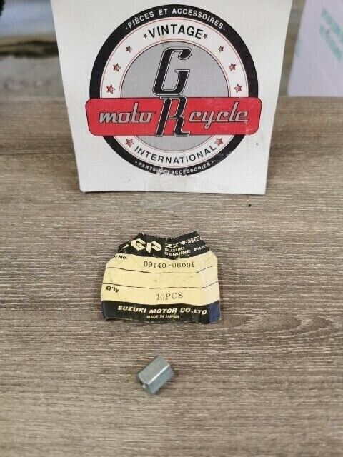 NOS SUZUKI 150 S32 2 1968 CYLINDER HEAD NUT 09140-06001 S39