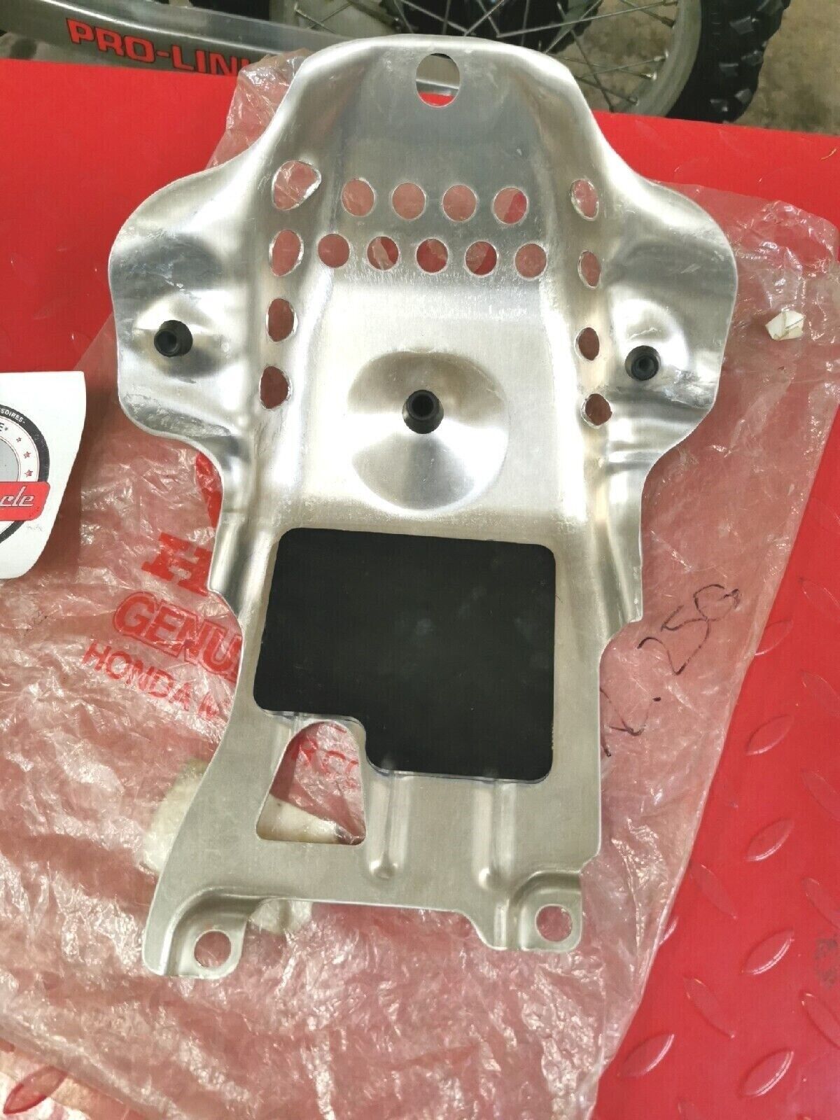 NOS HONDA XL250R 1985 - 1987 PLATE SKID ENGINE GUARD  50351-KL4-770  H41