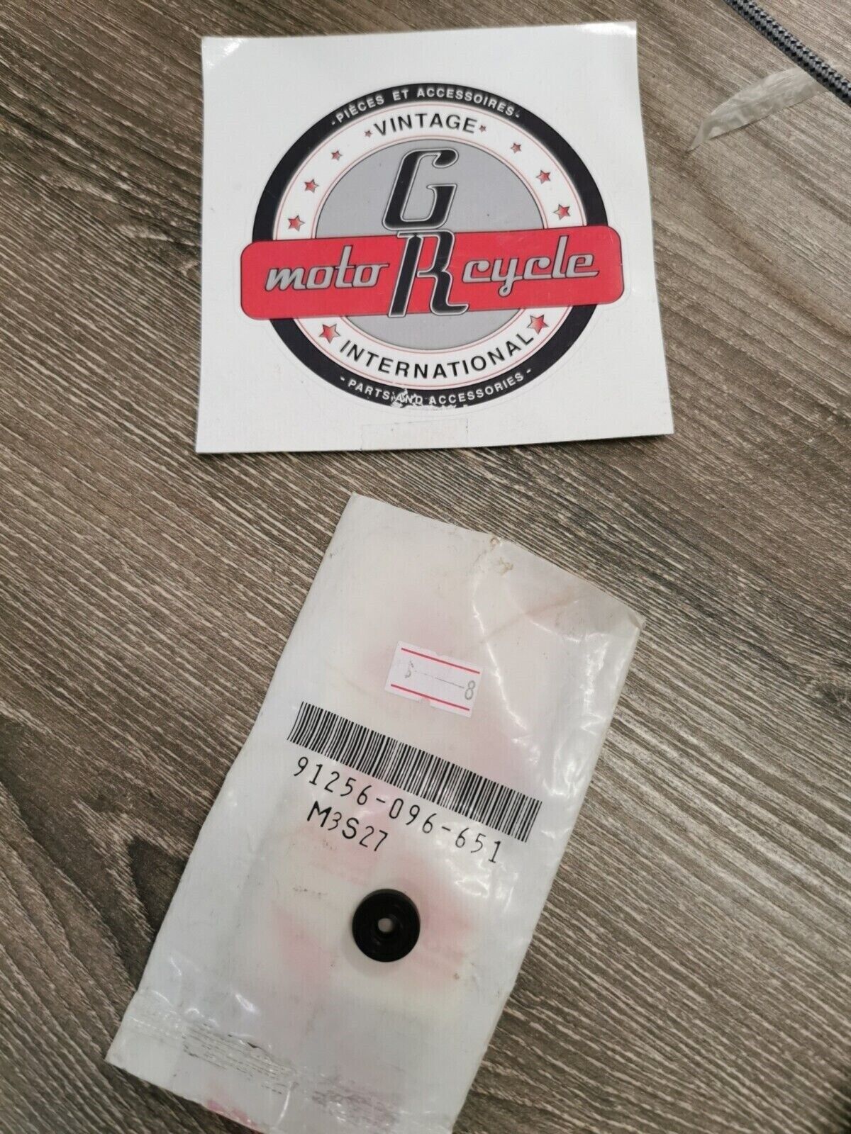 NOS HONDA CB550  OIL SEAL 91256-096-651 H57