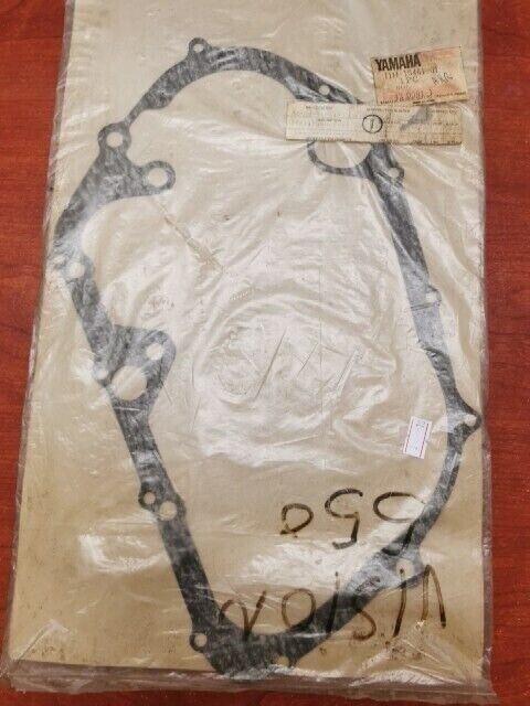 NOS Yamaha XZ550R CRANKCASE COVER GASKET 11H-15461-01 SUB. 11H-15461-11-00 Y102