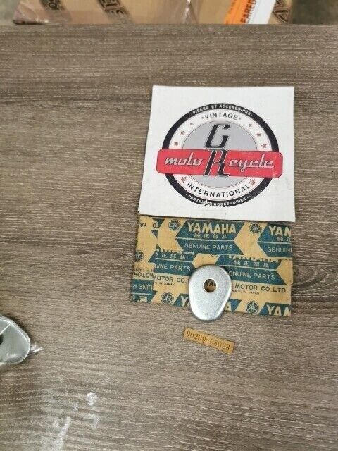 NOS YAMAHA XS650SJ DT1E DS7 TX650A R5 WASHER SPECL SHAP 90209-08028-00 Y151
