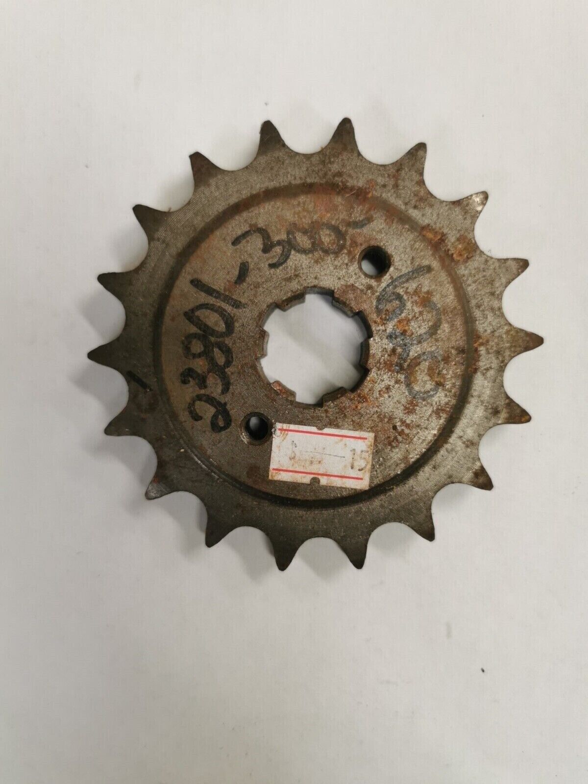 NOS HONDA CB750 SPROCKET DRIVE 18T 23801-300-620 J19