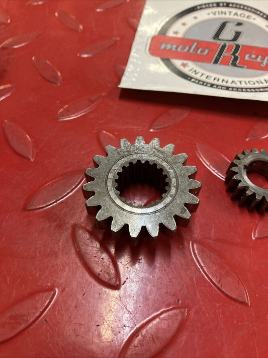 Suzuki RM125 1985 water pump waterpump crankshaft primary drive gear