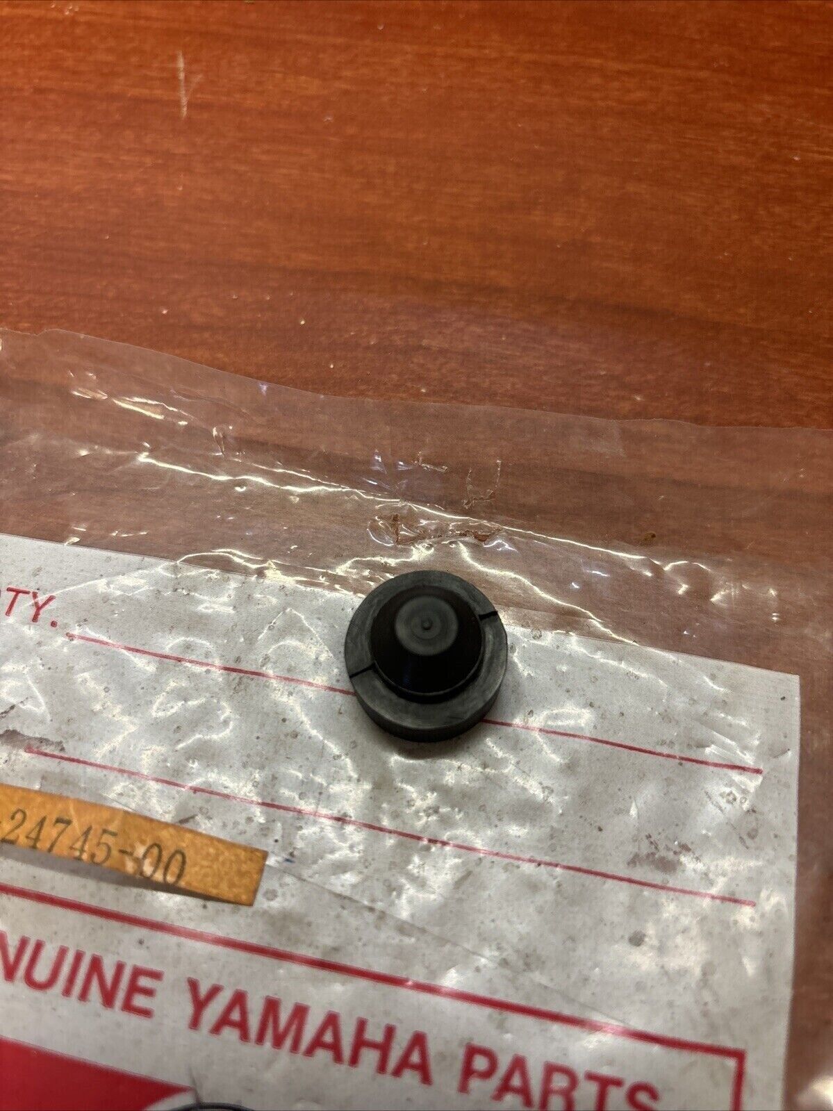 NOS Yamaha MAIN STAND STOPPER 214-24745-00-00 SUB 116-27114-00-00 Y182