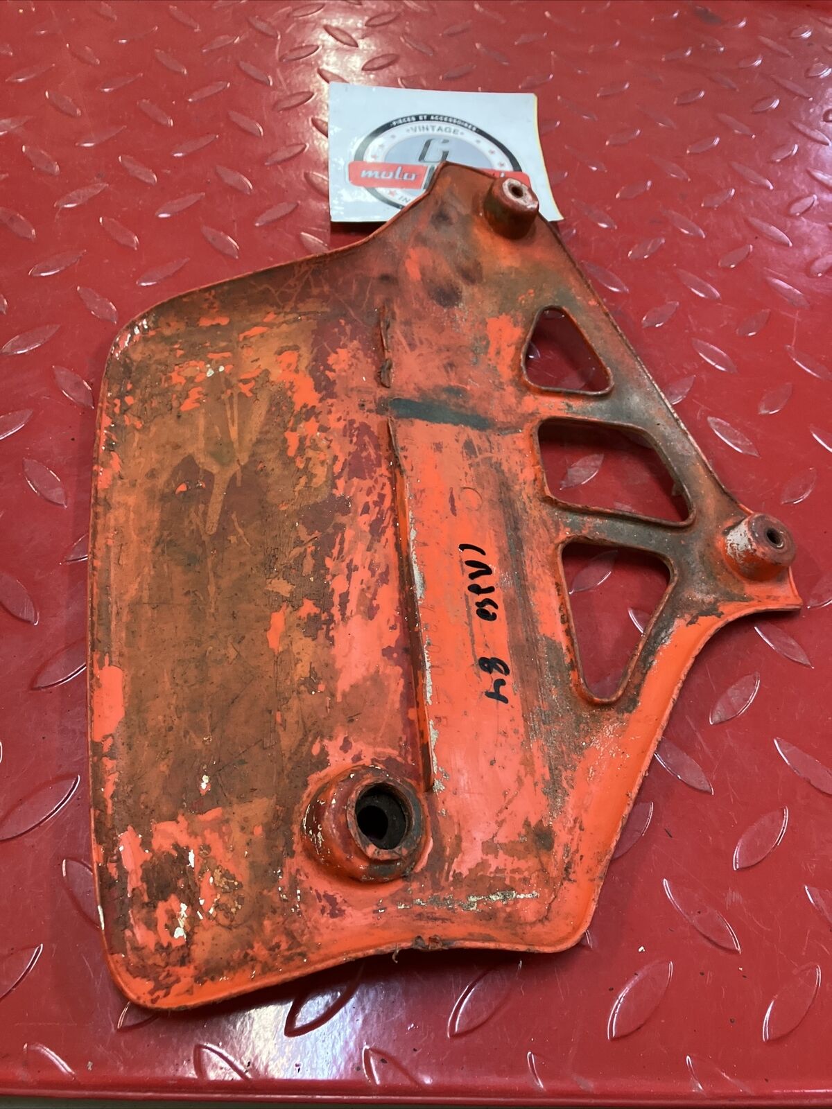 Honda CR250R 1984 left radiator fuel tank shroud cover