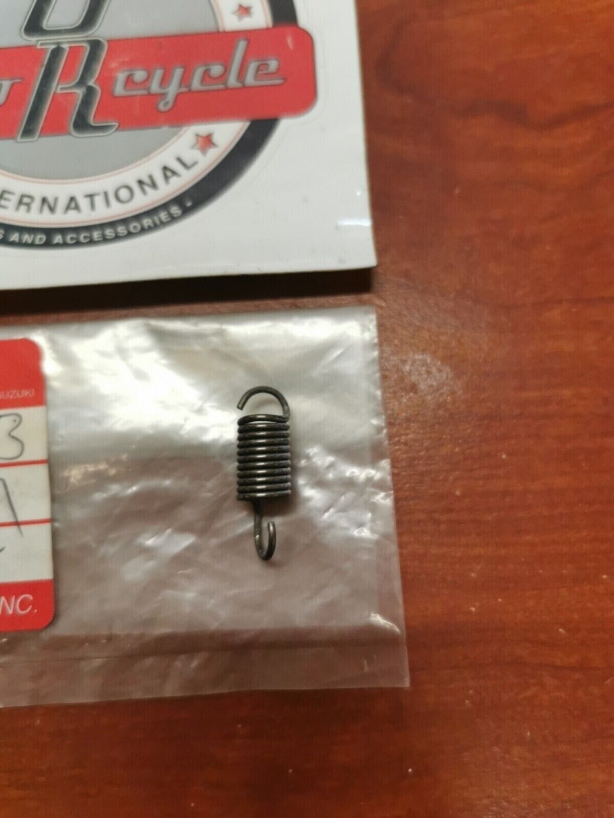 NOS Suzuki GS300 GS550 GS450 GS425 GS500 SPRING 09443-09007 S17