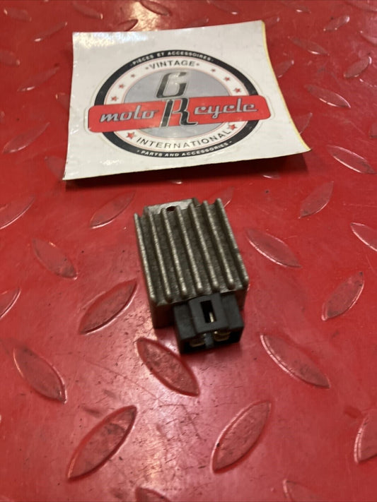 Honda SA50 CH80 Elite regulator rectifier U2