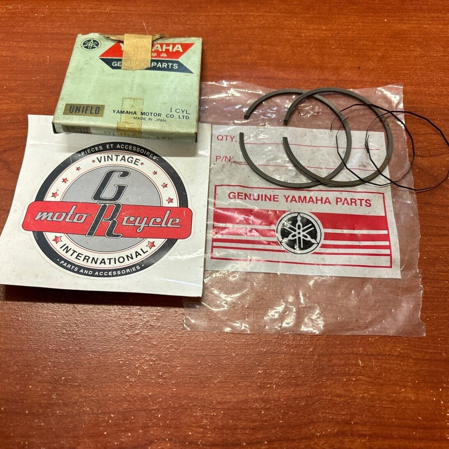 NOS Yamaha 1968 - 1971 DT1 PISTON RING STD 214-11601-03-00 Y174