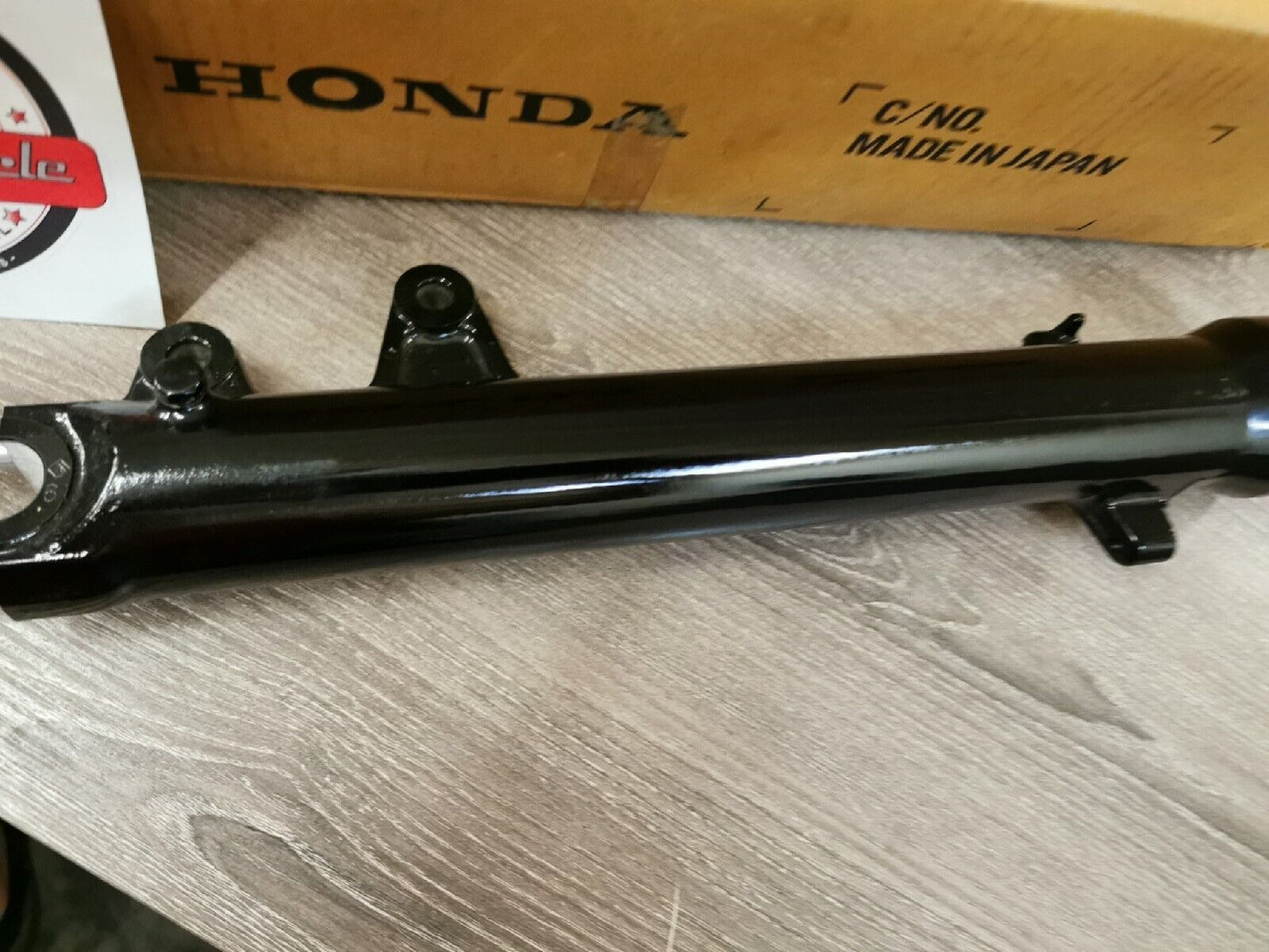 NOS HONDA VF500F INTERCEPTOR 1985 FORK LEG RIGHT BOTTOM  51421-MF2-013 H43
