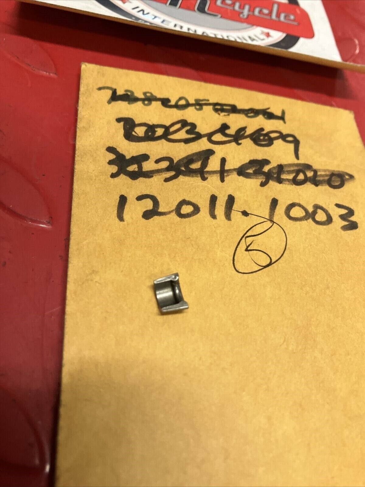 NOS KAWASAKI VALVE SPLIT KEEPER 12011-1003 K18
