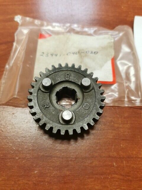 NOS Honda C72 CA72 C77 C78 CA77 C75 C70 SECOND GEAR 23441-040-020 H80