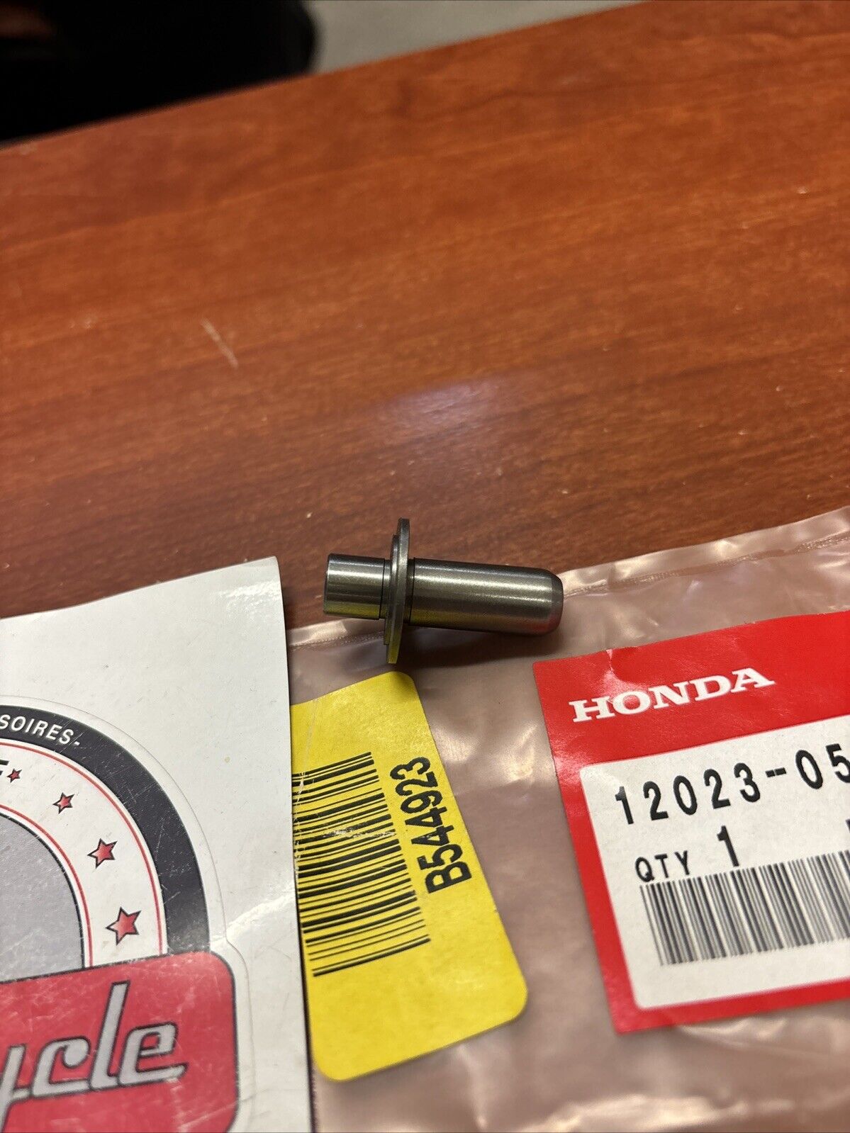 NOS Honda ATC70 C50 C70 C90Z CT70 SS50 EXHAUST VALVE GUIDE 12023-051-320 H162
