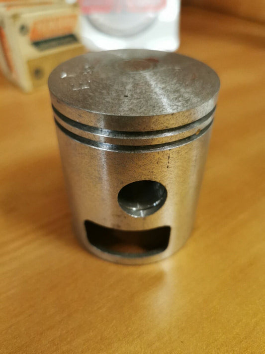 NOS YAMAHA  YA6  1964 - 1966  PISTON STD 137-11631-61-96 Y47