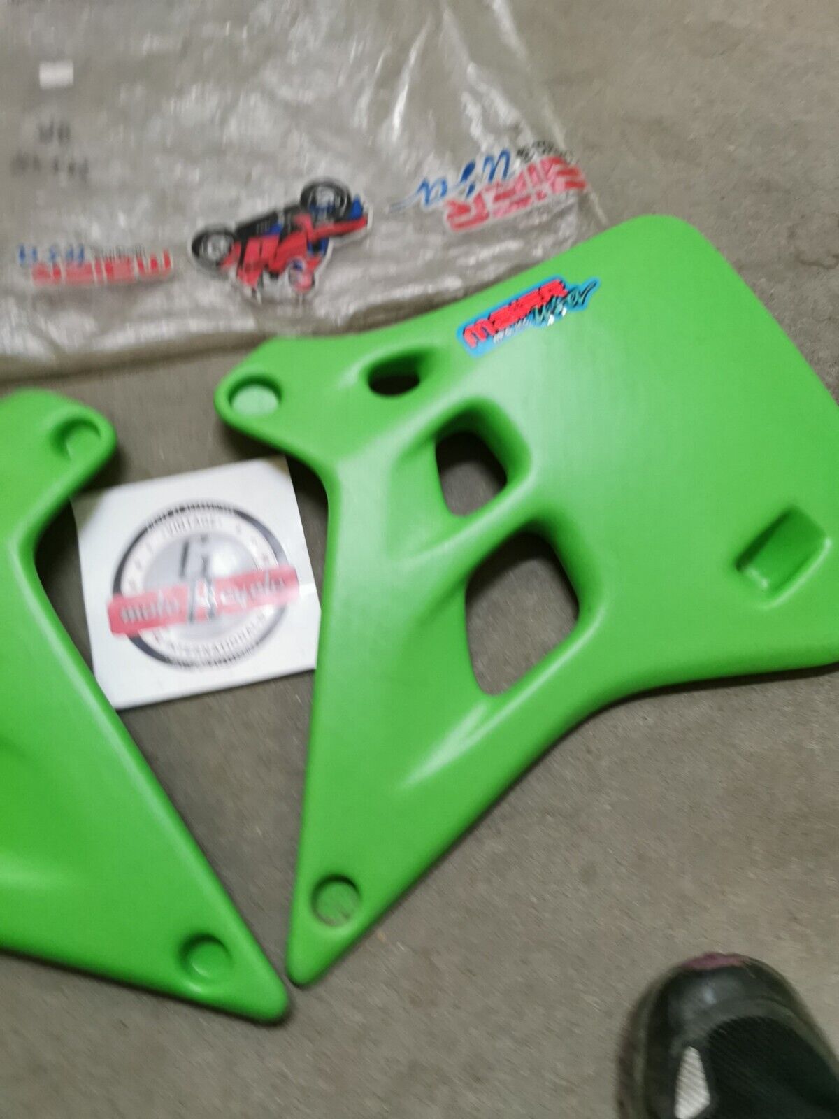 NOS MAIER KAWASAKI KX125 1990 FUEL TANK RADIATOR SCOOPS SHROUD GREEN Kit J42