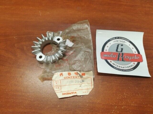 NOS Honda C72 C77 C78 CA72 CA77 CB72 CB77 EXHAUST PIPE JOINT 18231-259-000 H97