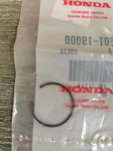NOS HONDA ATC110 1981 - 1985 CLIP PISTON PIN 94601-19000 H102