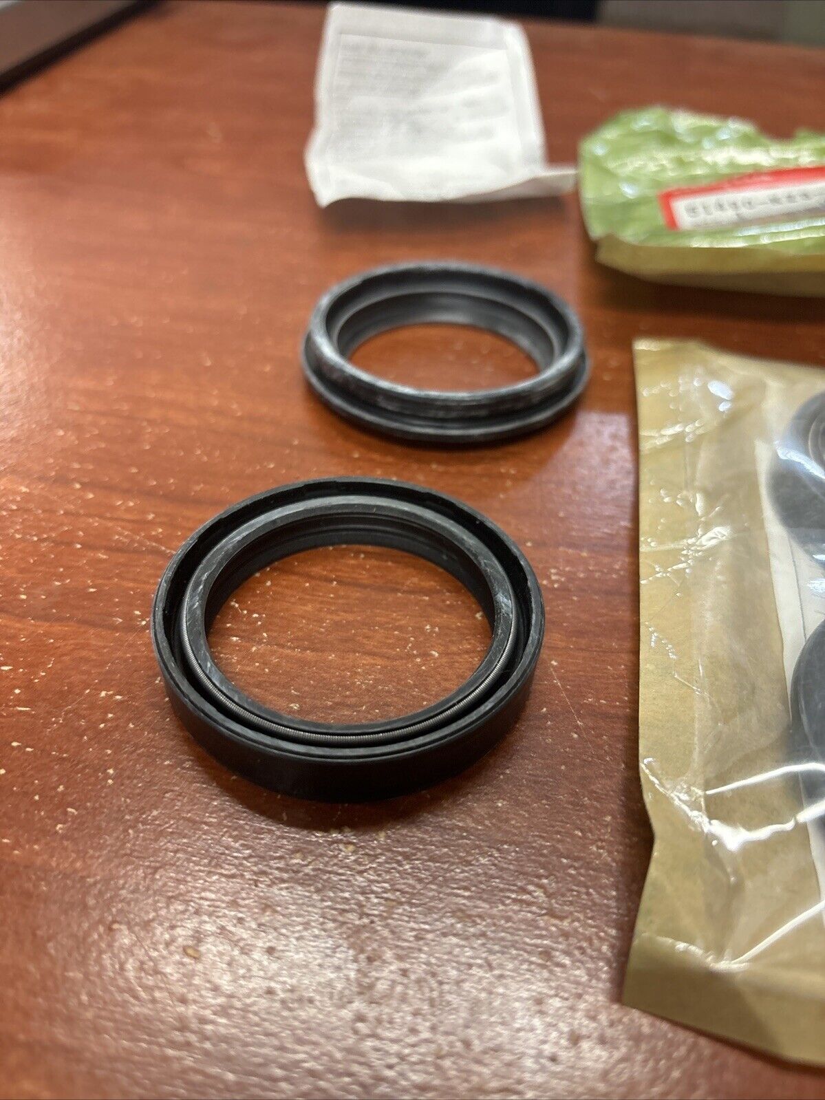 NOS Honda CR125R CR250R CR500R CRM250R FRONT FORK SEAL SET 51490-KZ3-821 H142