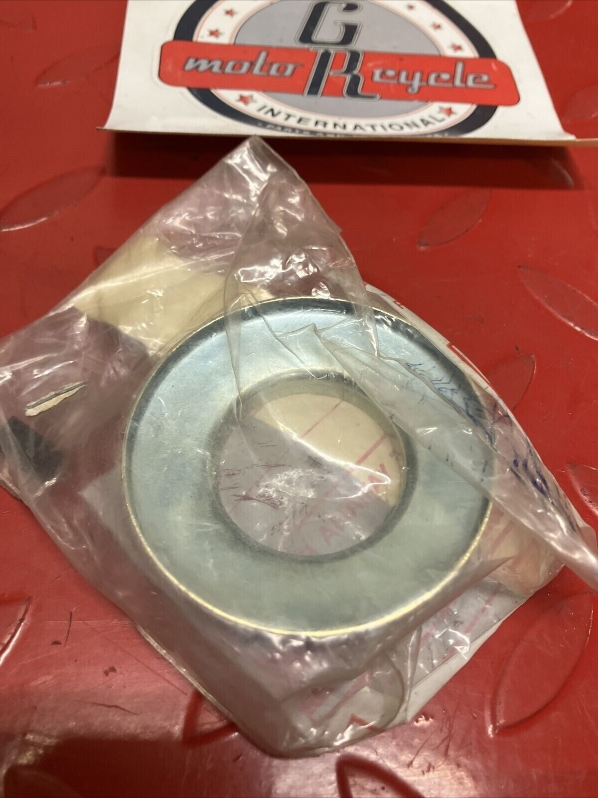 NOS YAMAHA HUB DUST COVER 256-25367-00-00 Y64