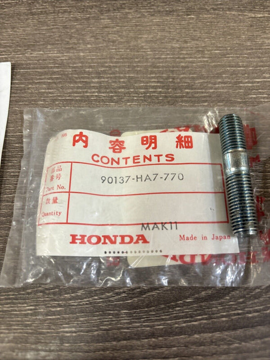 NOS Honda TRX300 TRX300FW TRX350 D BOLT STUD / FINAL GEAR 90137-HA7-770 H130