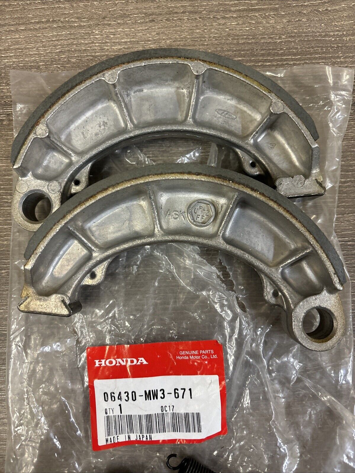 NOS Honda CB500 CB650SC CB750 CX500 VT600C BRAKE SHOE SET 06430-MW3-671 H136