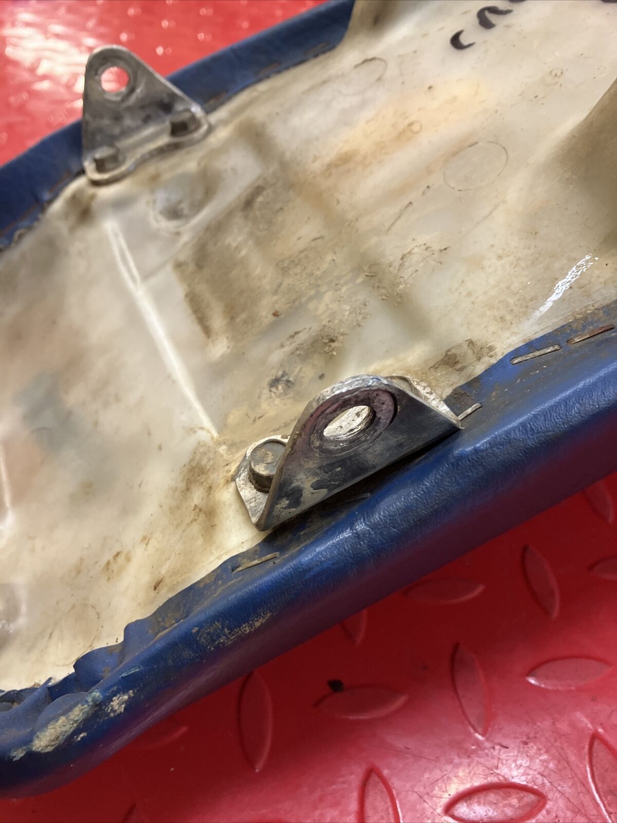 Honda CR250R 1986 seat saddle pan CR125R 2