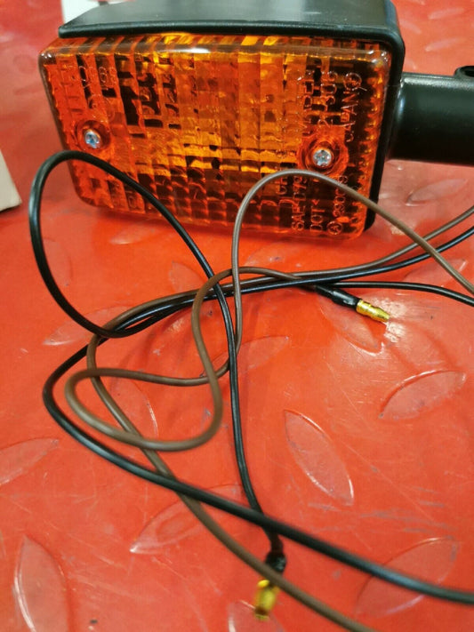 NOS YAMAHA XJ750 XJ650 FJ1100 XZ550 REAR FLASHER LIGHT  5g2-83303-70-00  Y52