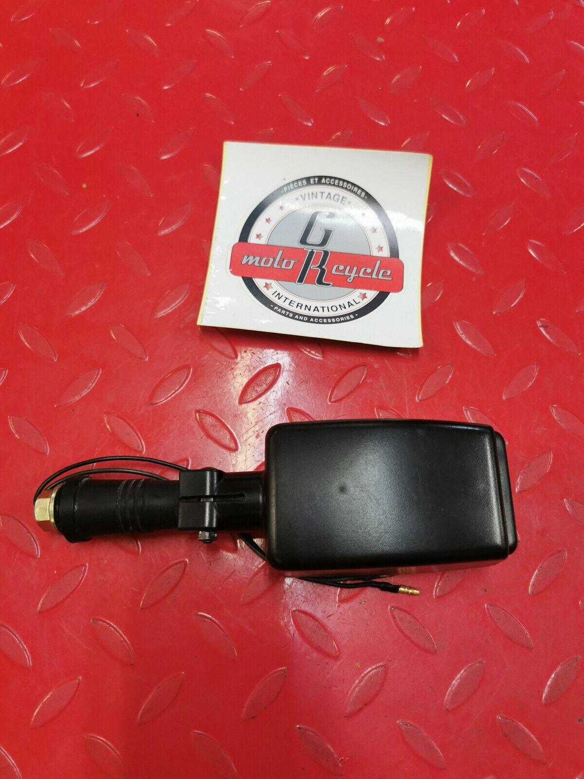 NOS YAMAHA XJ750 FJ600 FJ1100 REAR FLASHER LIGHT ASSY 1   11H-83330-70-00 Y29