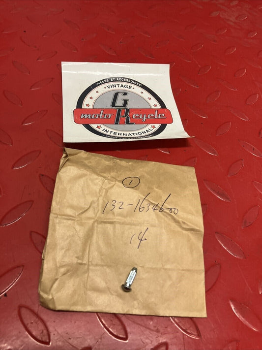 NOS YAMAHA SPRING HOOK 132-16346-00-00 Y62