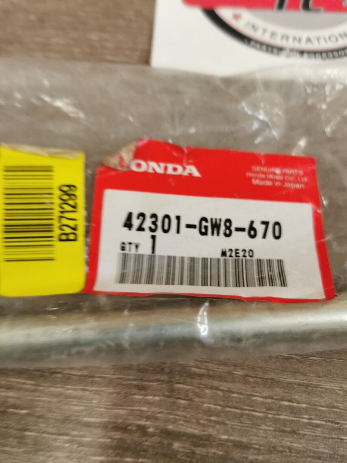 NEW NOS HONDA Z50R 1988 - 1999 WHEEL AXLE 42301-GW8-670  H46