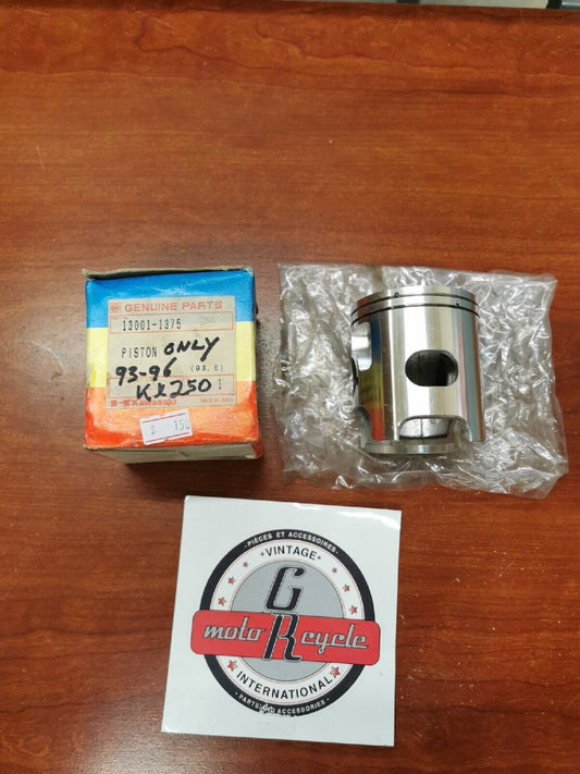 NOS Kawasaki 1993 - 1996 KX250 PISTON 13001-1375 K23