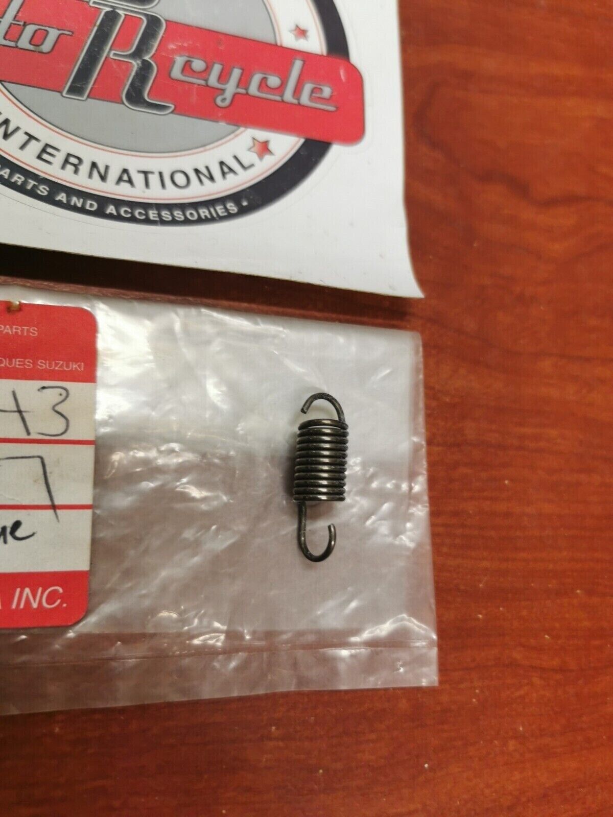 NOS Suzuki GS300 GS550 GS450 GS425 GS500 SPRING 09443-09007 S17