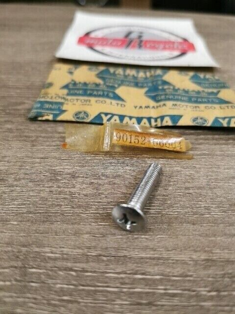 NOS YAMAHA SM292F TL433F WJ500F DT125E SCREW FLAT HEAD 90152-06004-00 Y151