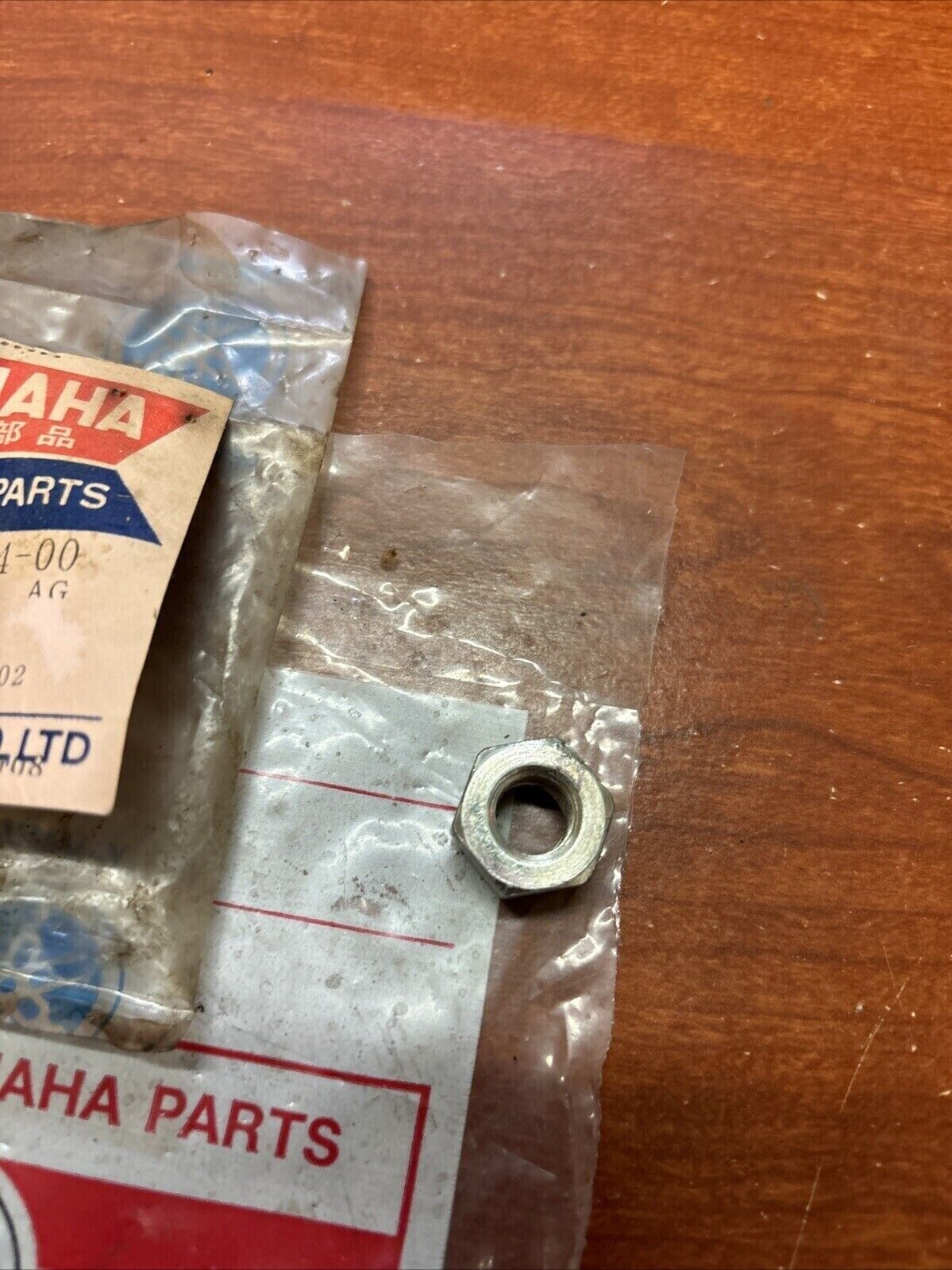 NOS Yamaha SELF-LOCKING NUT 838-21494-00-00 SUB 90185-10030-00 Y185