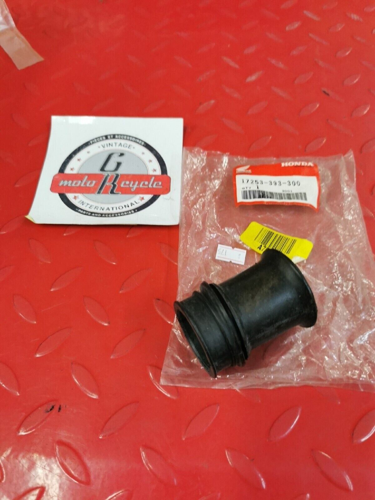 NOS HONDA CB750A 1976 TUBE AIR CLEANER CONNECTING 17253-393-300 H39