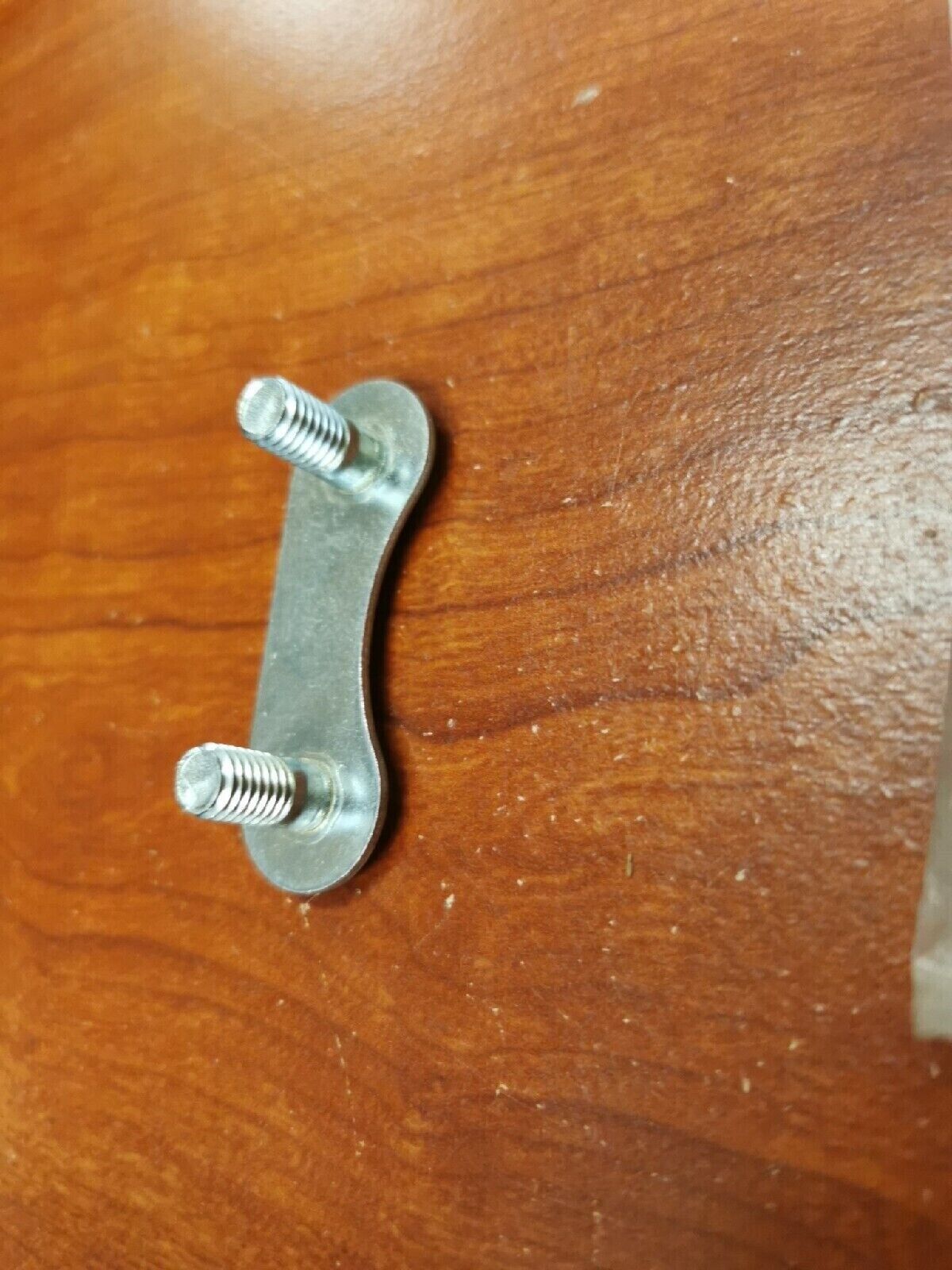 NOS Yamaha XS850 XS750 FRONT LOWER BRACKET 2 2G2-21418-00-00 Y69