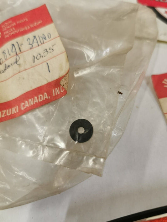 NOS SUZUKI GT550 1972 - 1977 FRAME COVER DECAL 68141-34000 NUT 09148-03004 S23