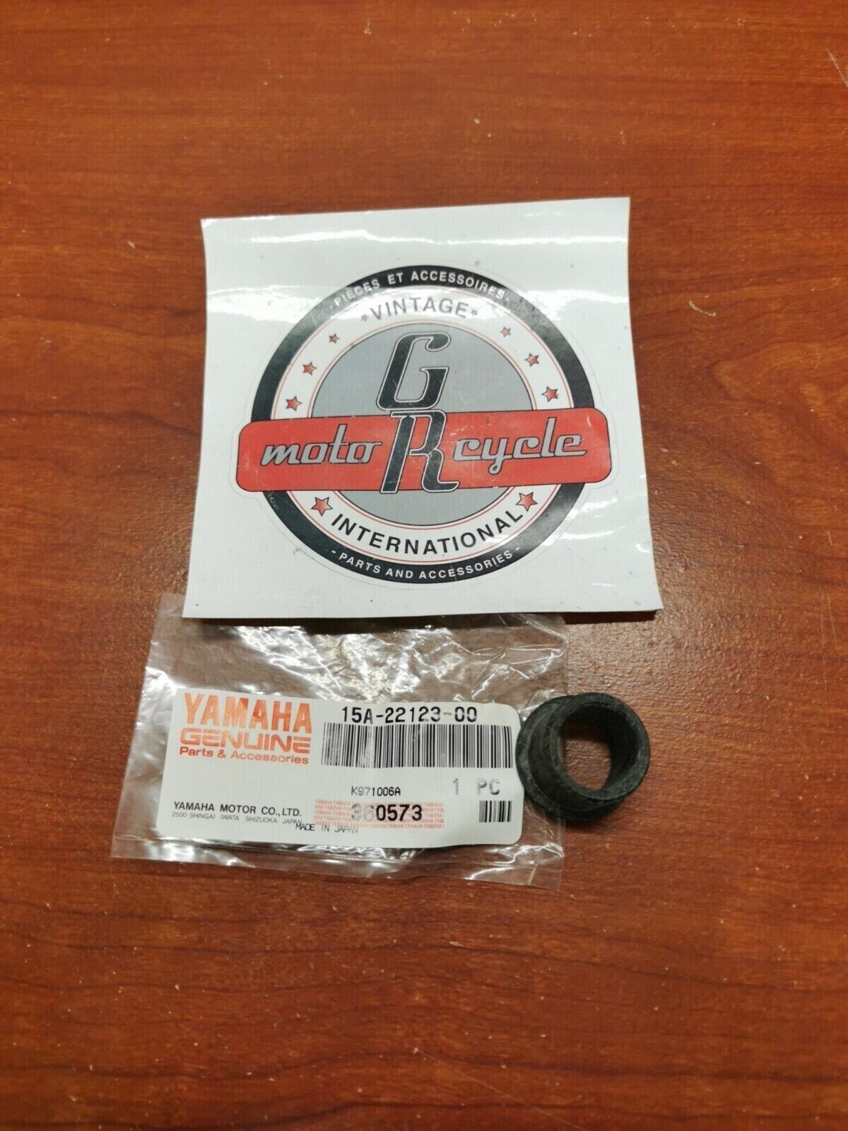 NOS Yamaha YFM225 YFM250 YFM350 XT125 XT200 BUSHING 15A-22123-00-00 Y98