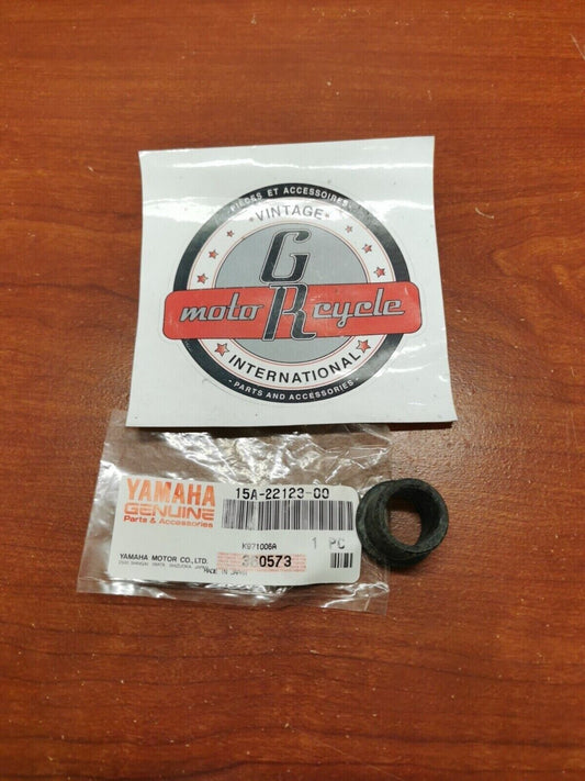 NOS Yamaha YFM225 YFM250 YFM350 XT125 XT200 BUSHING 15A-22123-00-00 Y98