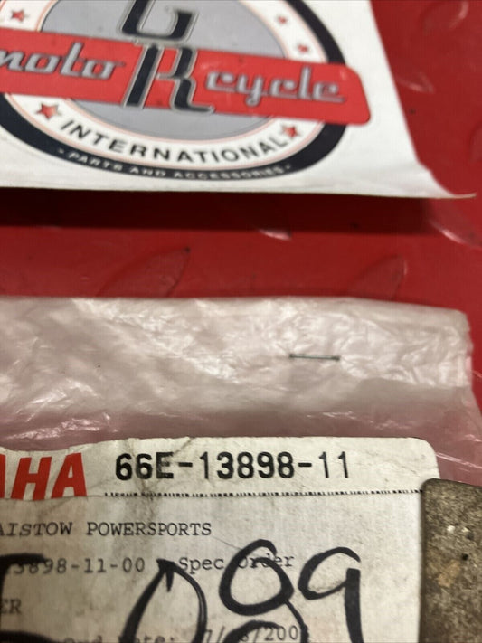 NOS YAMAHA HOLDER 66E-13898-11-00 Y61