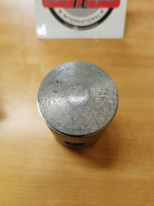 NOS YAMAHA     Ex340 Ex440 1976   Piston STD   8A6-11631-01-96 Y45