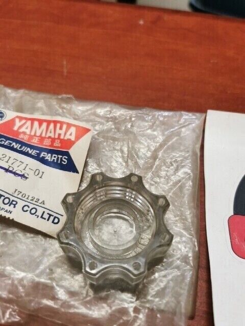NOS Yamaha OIL TANK CAP BODY 296-21771-01-00 SUB 296-21771-62-00 Y132