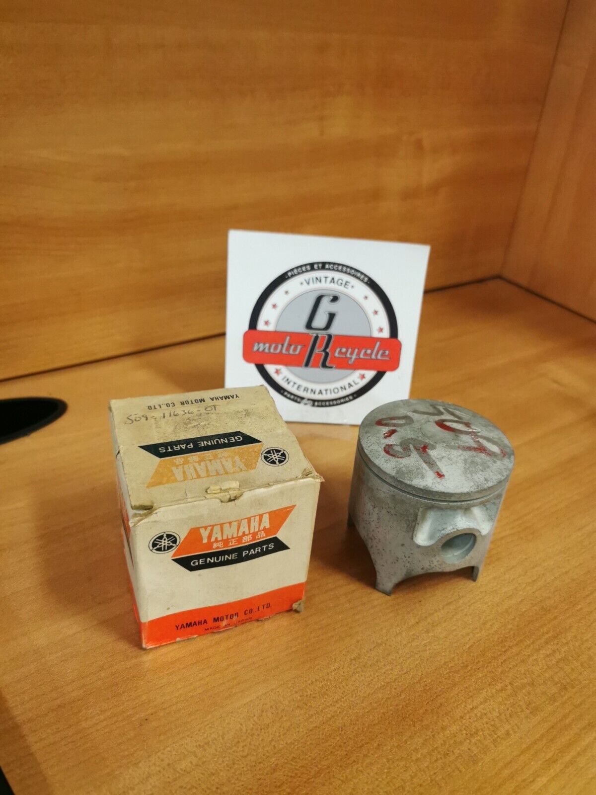 NOS YAMAHA MX250 YZ250 1975 1976  PISTON 2 O/S 0.50   509-11636-01-00  Y46