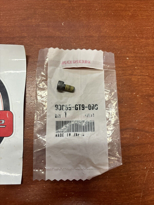 NOS Honda CRF100F CRF80F TRX90 XR100R XR80R SOCKET BOLT 5X10 90089-GT9-000 H135