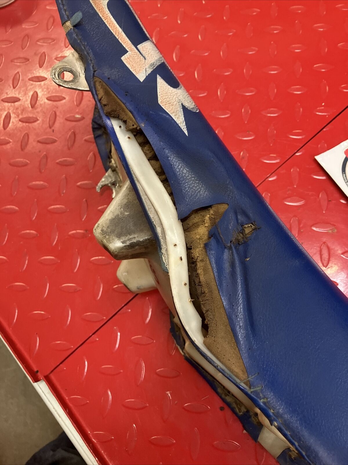 Honda CR250R 1985 seat saddle pan CR125R 2