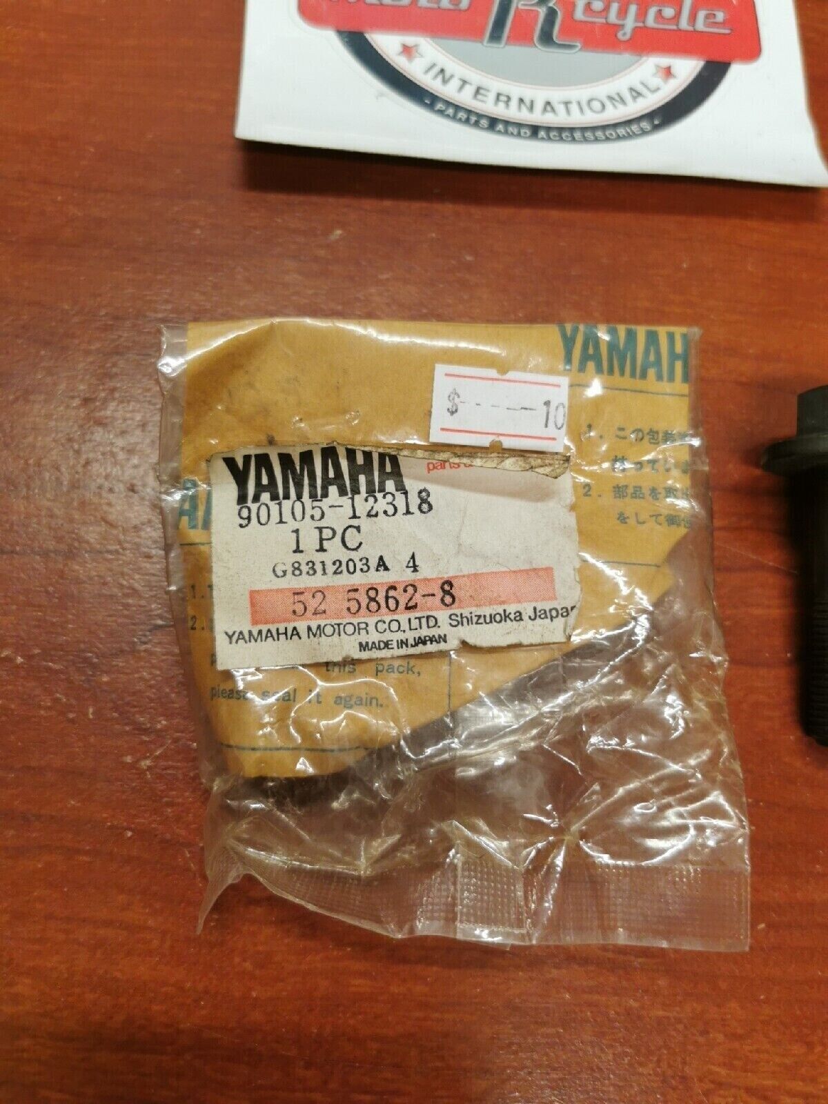 NOS Yamaha XVZ1200 XVZ12 WASHER BASED BOLT 90105-12318-00 Y71