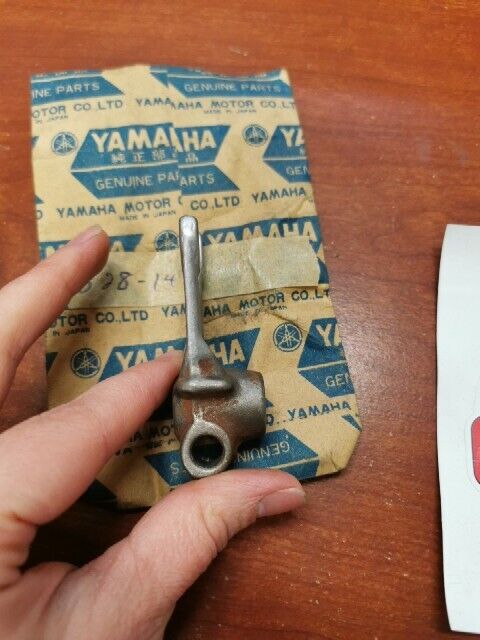 NOS Yamaha RD250 RD350 TZ250 SHIFT FORK 328-18511-00-00 SUB 328-18511-01-00 Y116