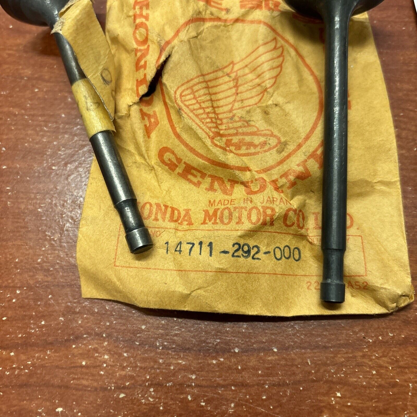 NOS Honda CB450 CB500T CL450 INLET & EXHAUST VALVE 14711-292-000 14721-292 H153