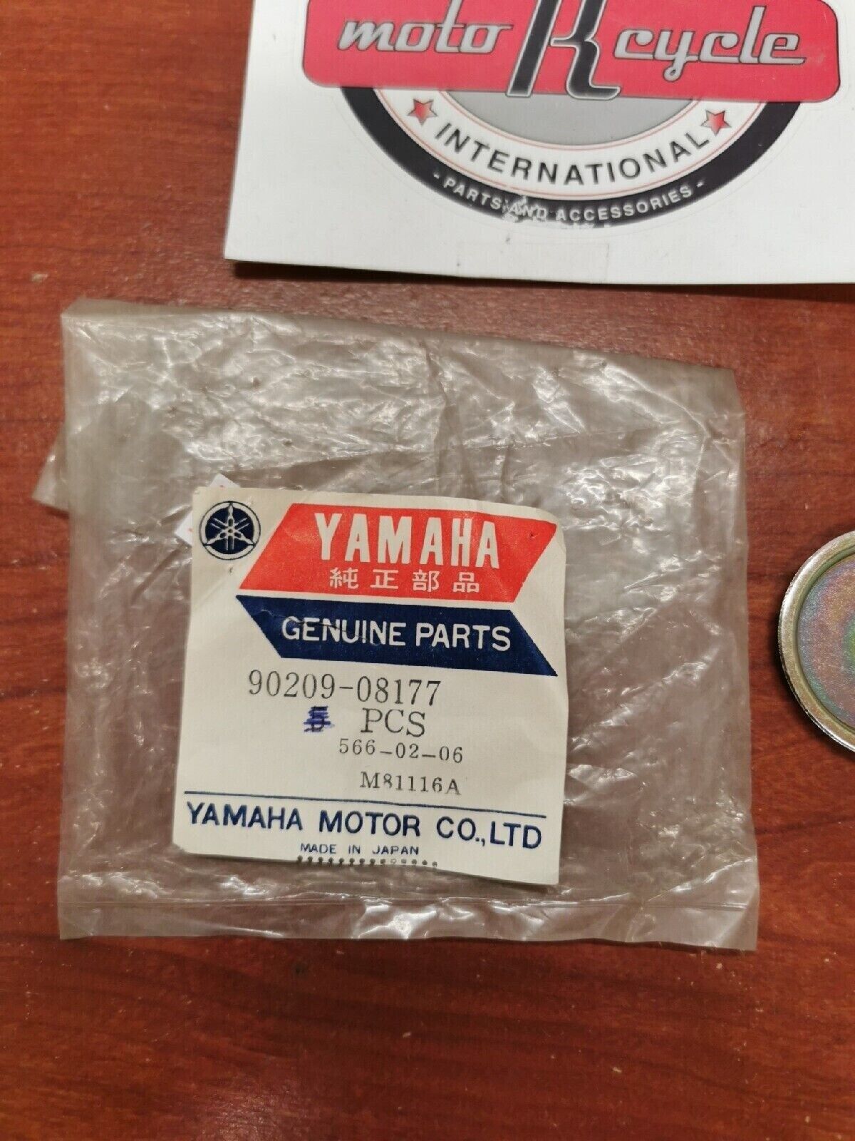 NOS Yamaha XS1100 FLASHER LIGHT SPECIAL SHAPE WASHER 90209-08177-00 Y69